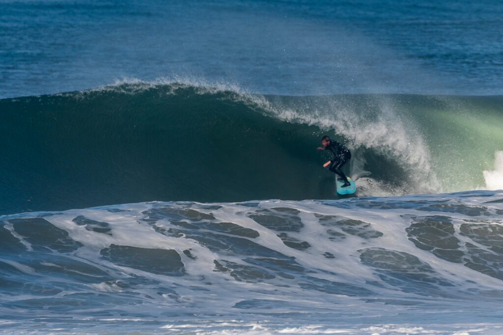 Rich results on google's SERP when searching for 'Surf waves porto'