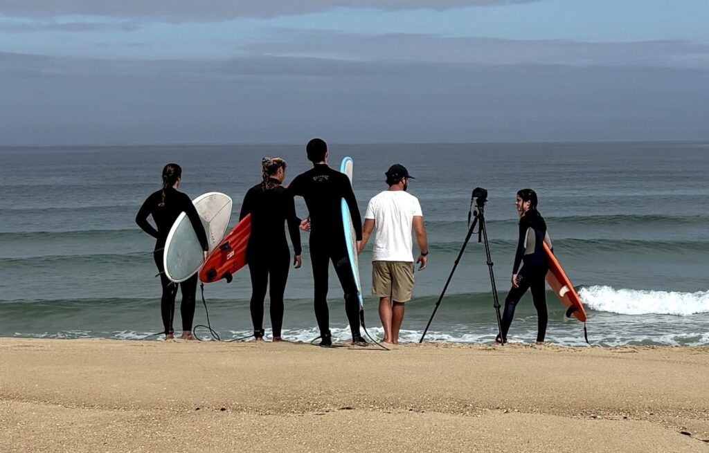 Video analysis during a intermediate surf lesson in Espinho