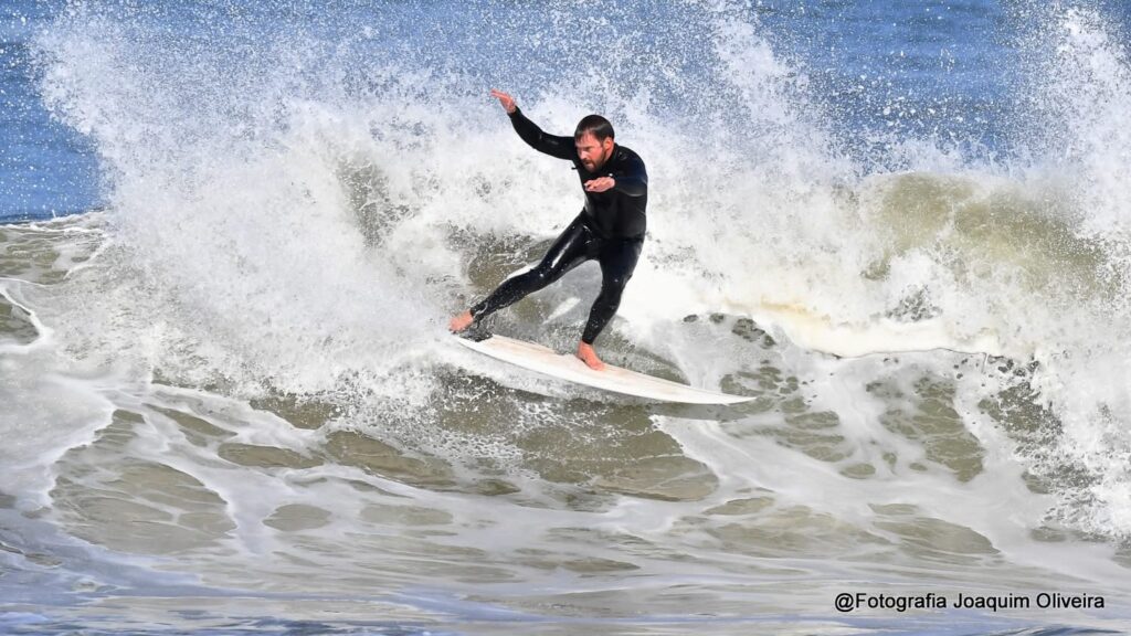 Surf coaching in Porto at Cabedelo do douro beach