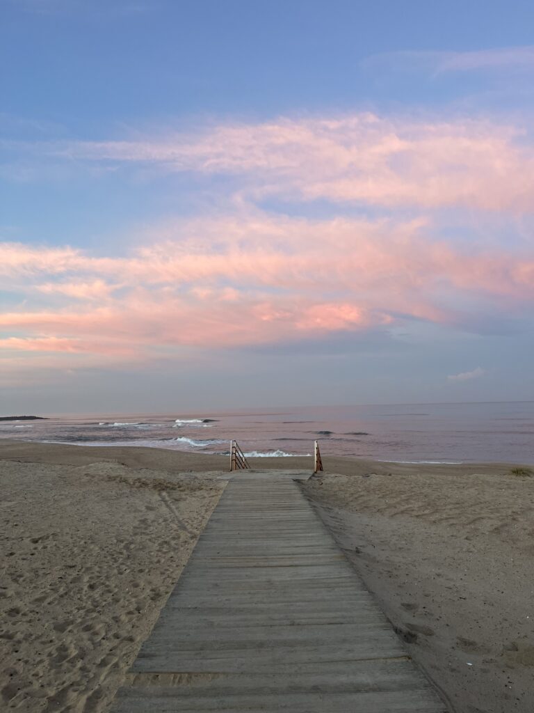 Early surf session at praia de silvalde without crowd and with transportation from porto