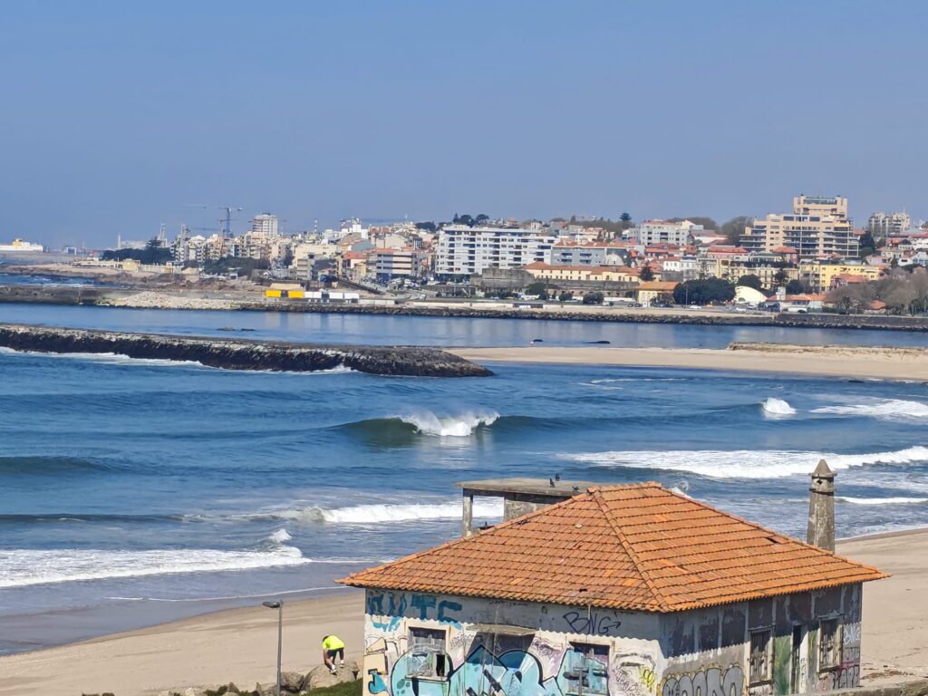 Surf session in Vila nova de gaia with pura vida surfing school