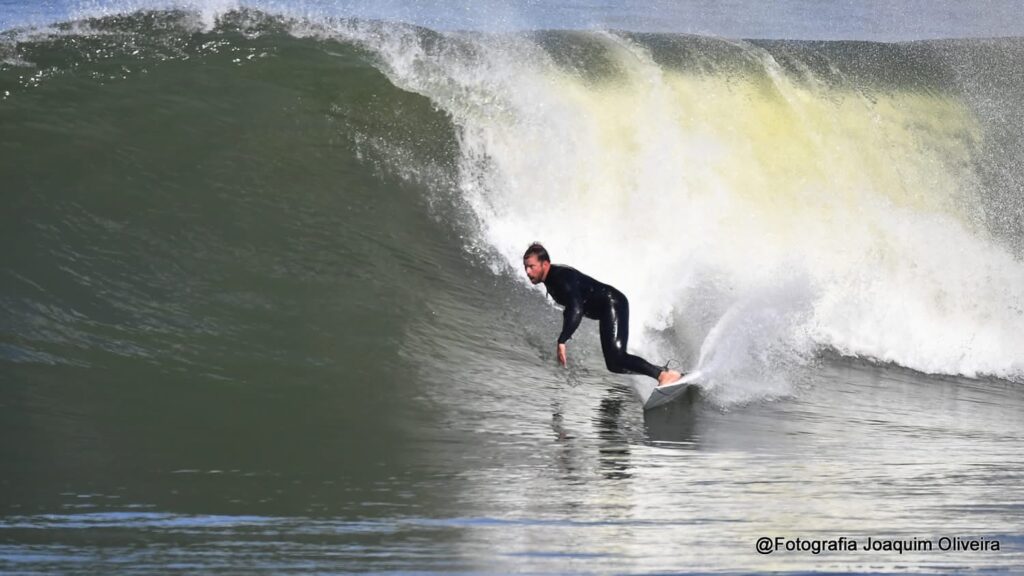 Intermediate private lesson in porto using video analysis with pura vida surfing school